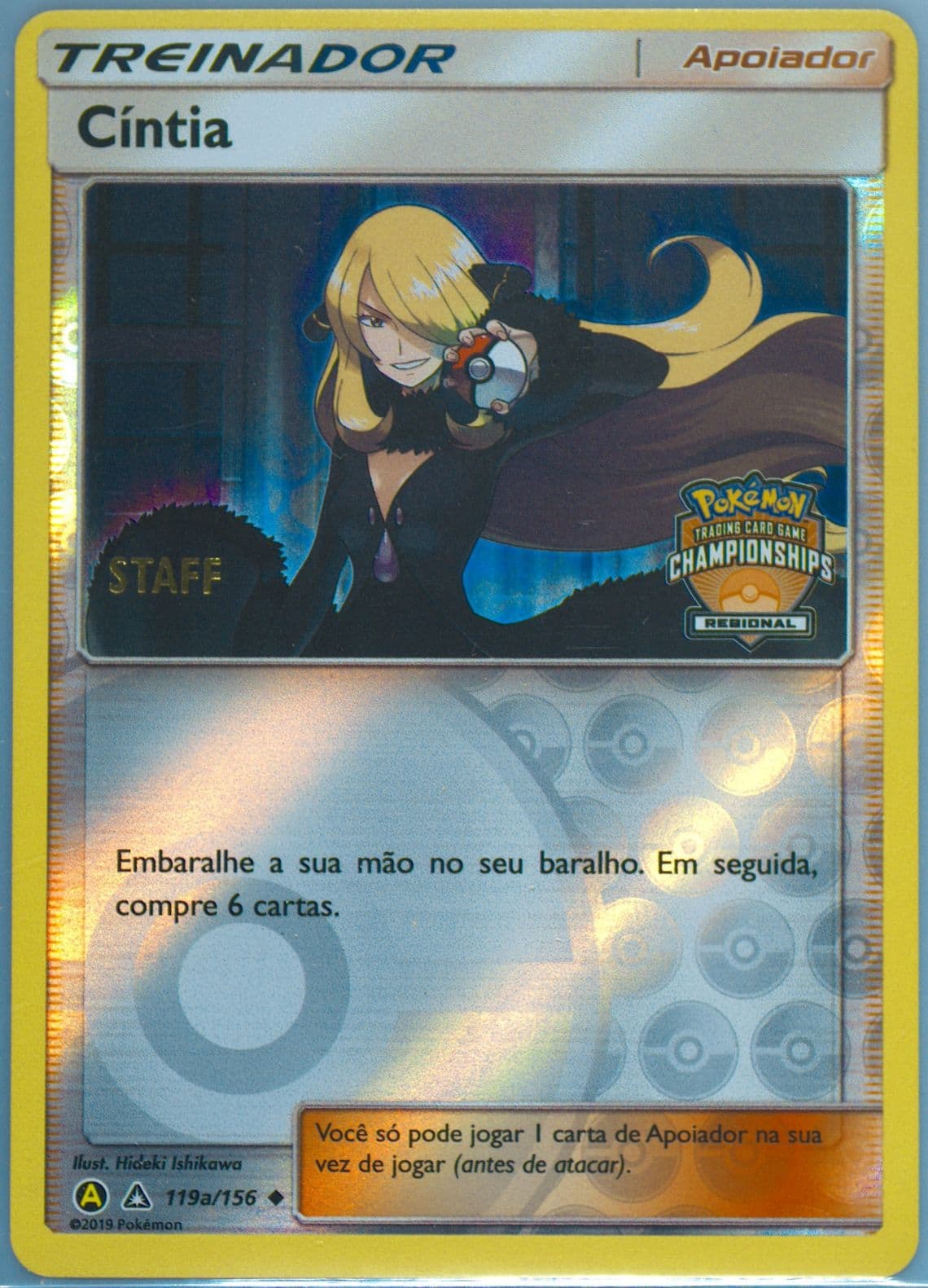 Cynthia-Reverse Foil Yellow A 2019 Season International Championships South America-Staff-Portuguese (119a) 2018 Pokemon Sun & Moon Ultra Prism